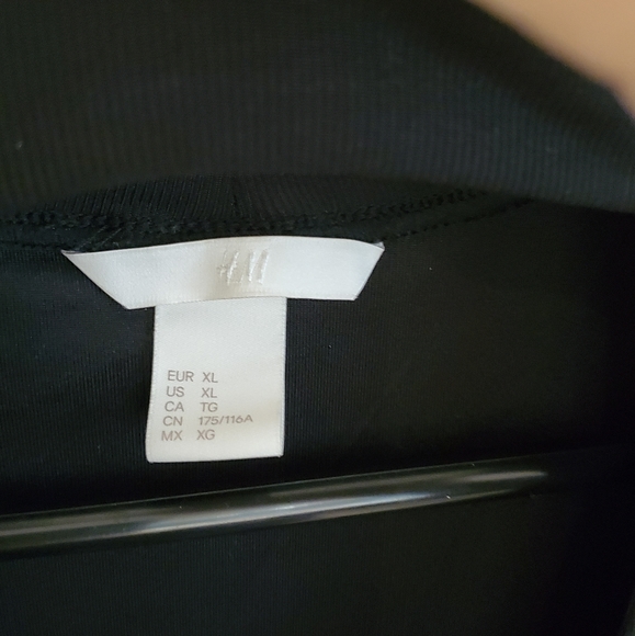 Sexy black top with strap collar - Picture 5 of 7